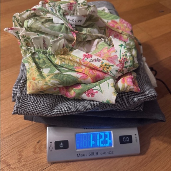 Outfit! (2) Banana Republic trousers + floral top - Picture 1 of 12